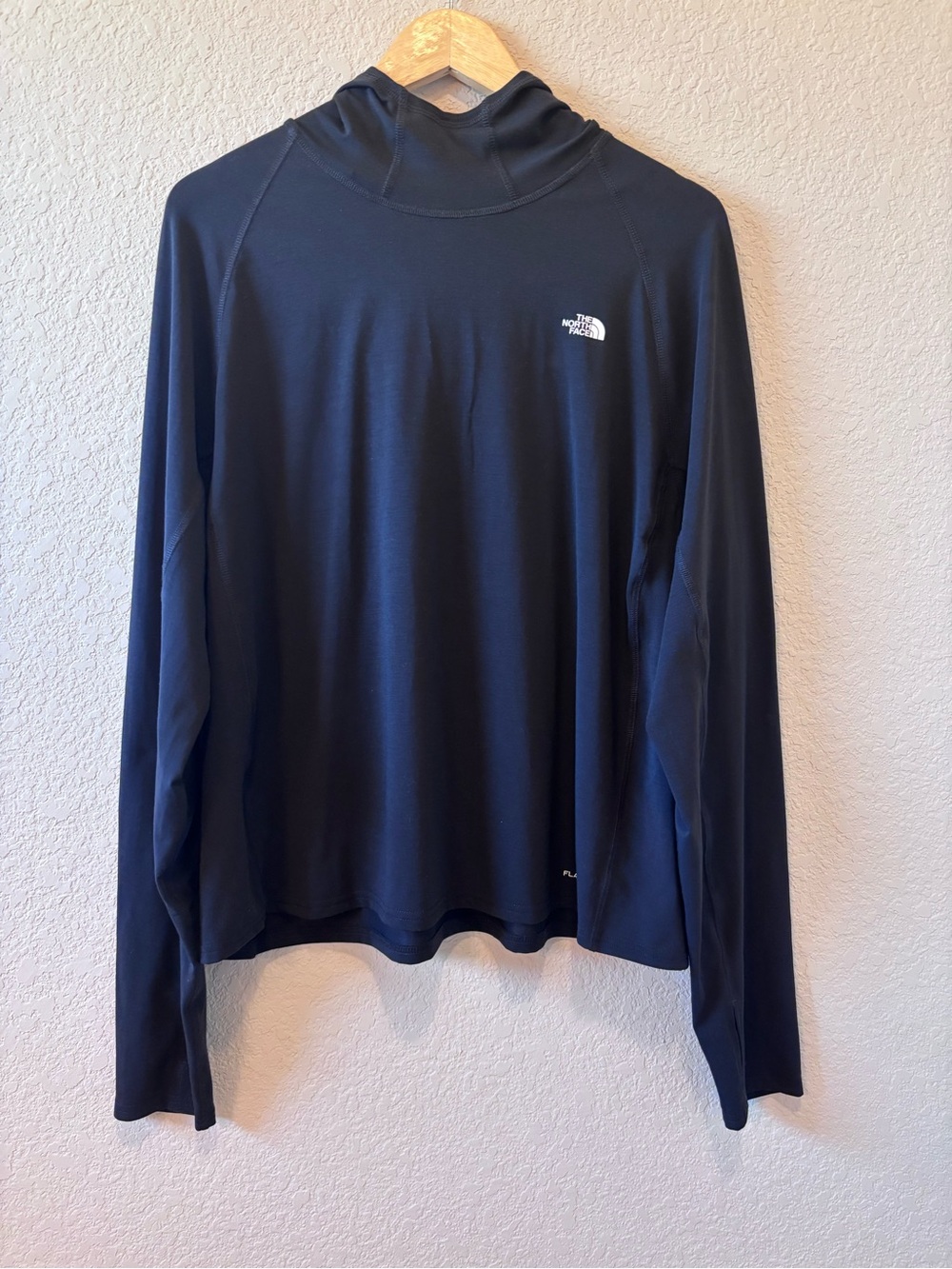 NWT The North Face Womens Black Long-Sleeve Performance Shirt Hoodie XXL